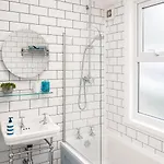 Granby House Apartments, 2, In The Old Town, 5 Minutes Walk To South Bay Beach, Free On Street Parking *