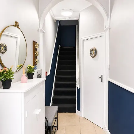 Granby House Apartments, 2, In The Old Town, 5 Minutes Walk To South Bay Beach, Free On Street Parking Daire