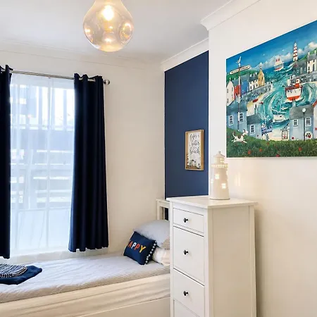 Apartmán Granby House Apartments, 2, In The Old Town, 5 Minutes Walk To South Bay Beach, Free On Street Parking